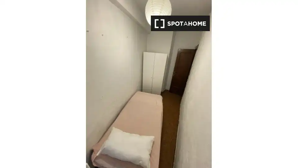 Schlafzimmer von Wohnung zur untervermieten in Madrid mit Klimaanlage und Terrasse