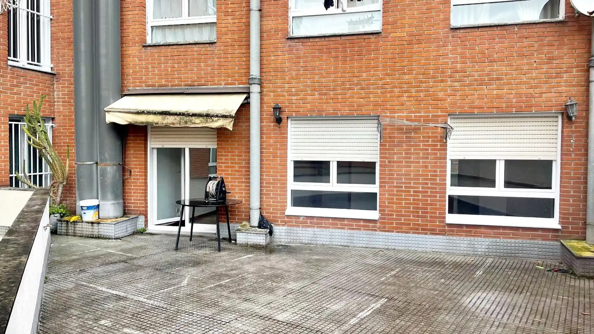 Außenansicht von Wohnung zum Verkauf in Gijón  mit Heizung, Abstellraum und Schwimmbad