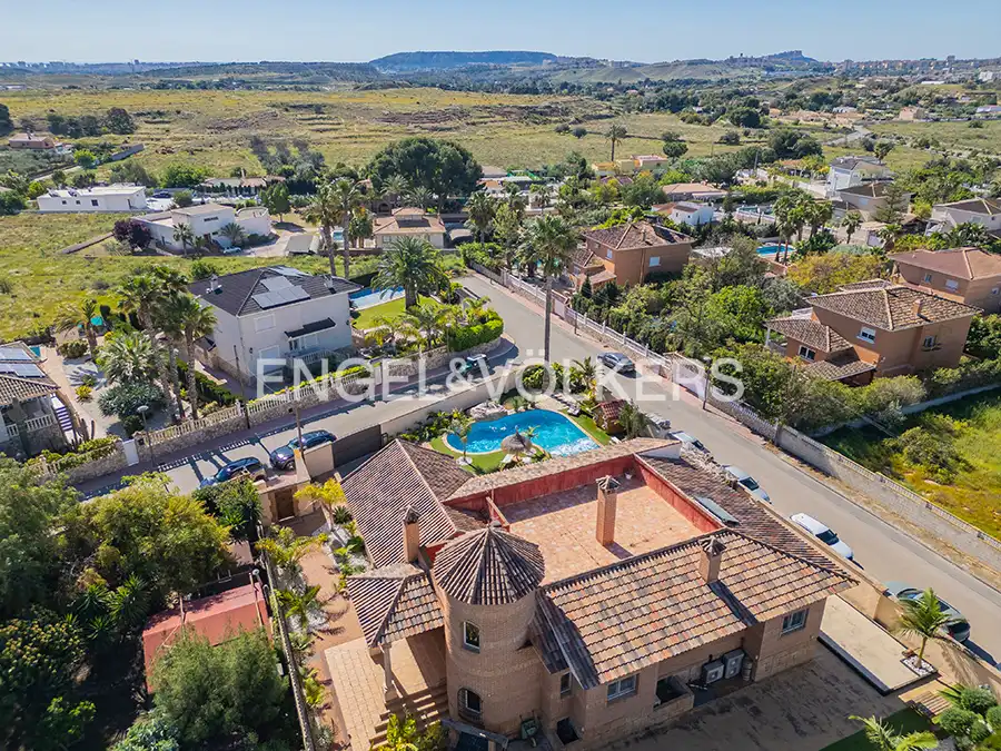 Exterior view of Houses for sale in San Vicente del Raspeig / Sant Vicent del Raspeig  with Air Conditioner, Heating and Private garden