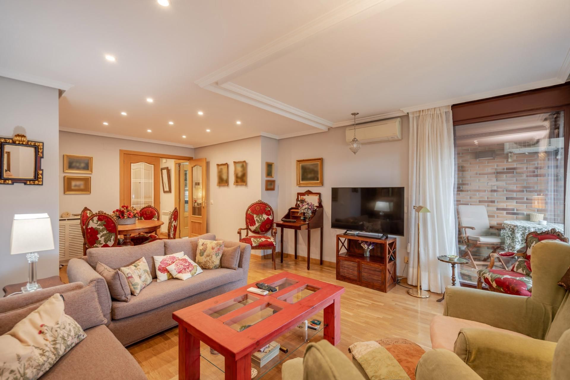 Sala d'estar de Pis en venda en Las Rozas de Madrid amb Aire condicionat, Calefacció i Jardí privat