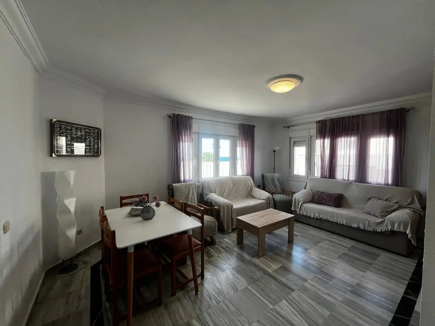 Sala d'estar de Casa adosada de lloguer en Almería amb Aire condicionat, Calefacció i Jardí privat