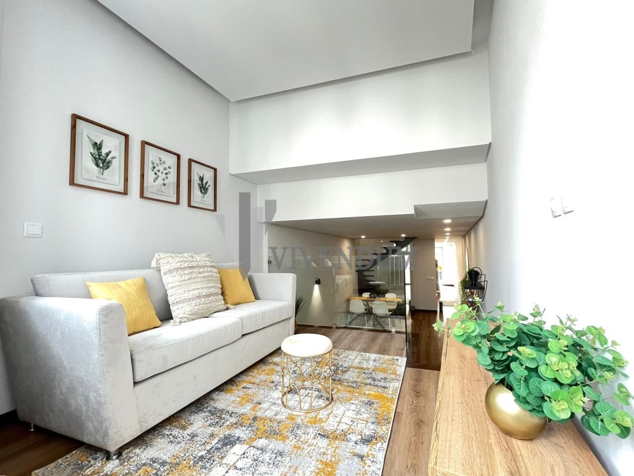Sala d'estar de Dúplex en venda en Vigo  amb Calefacció i Terrassa