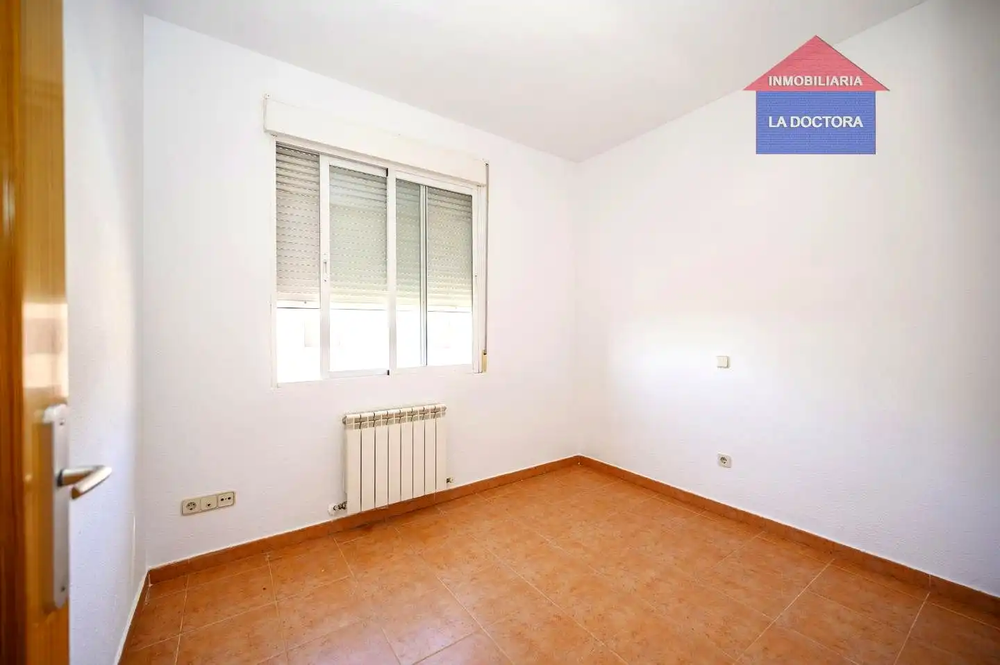 Dormitori de Casa adosada en venda en Camarena amb Calefacció, Jardí privat i Terrassa