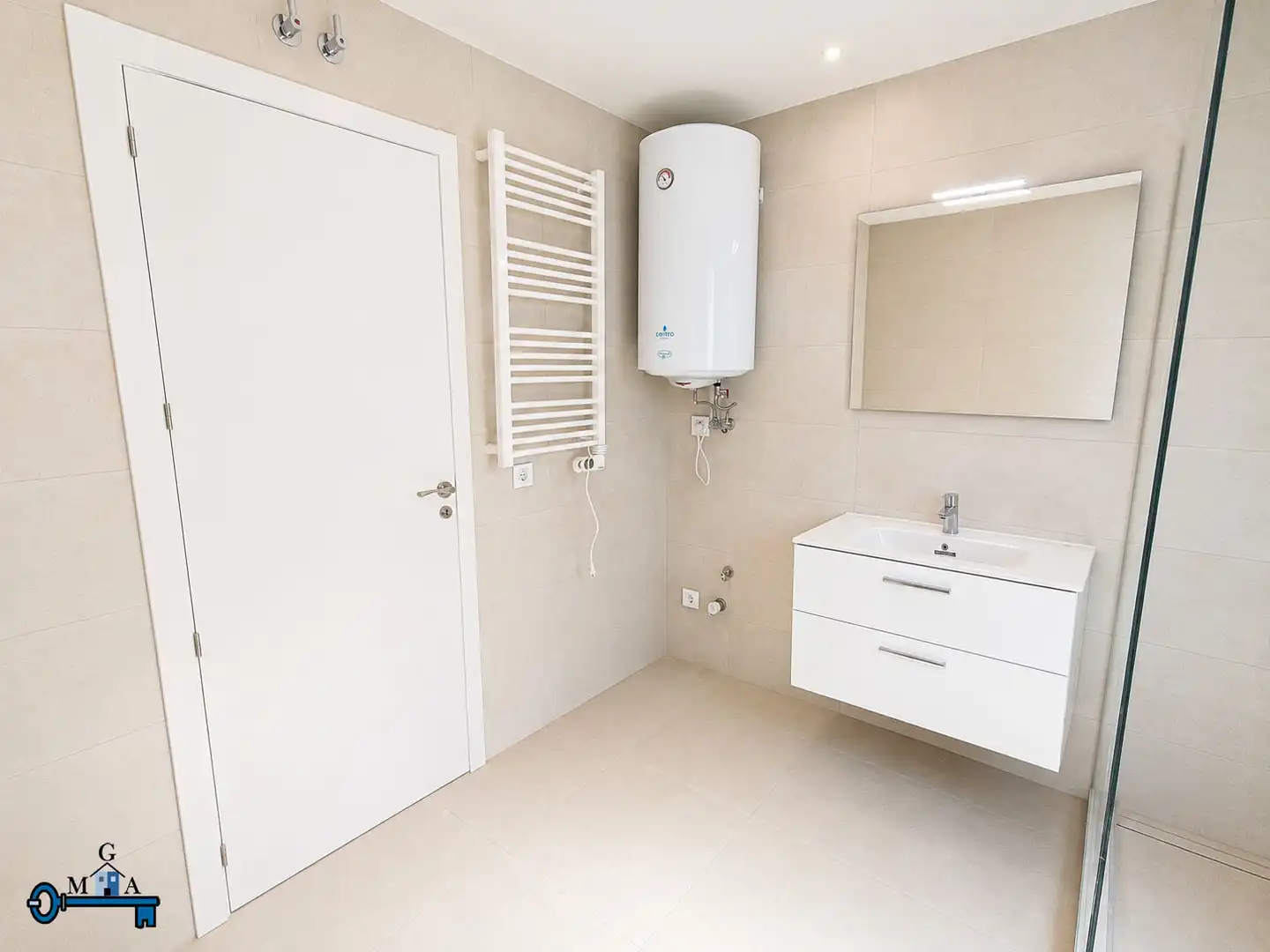 Bathroom of Flat for rent in Fuenlabrada  with Air Conditioner, Heating and Parquet flooring