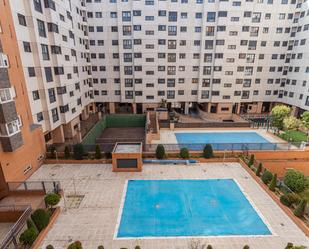 Piscina de Apartament en venda en  Madrid Capital amb Aire condicionat, Calefacció i Jardí privat