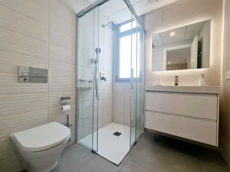 Bany de Apartament de lloguer en Marbella amb Aire condicionat, Jardí privat i Terrassa