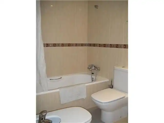 Baño de Apartamento de alquiler en Almería con Aire acondicionado, Calefacción y Amueblado