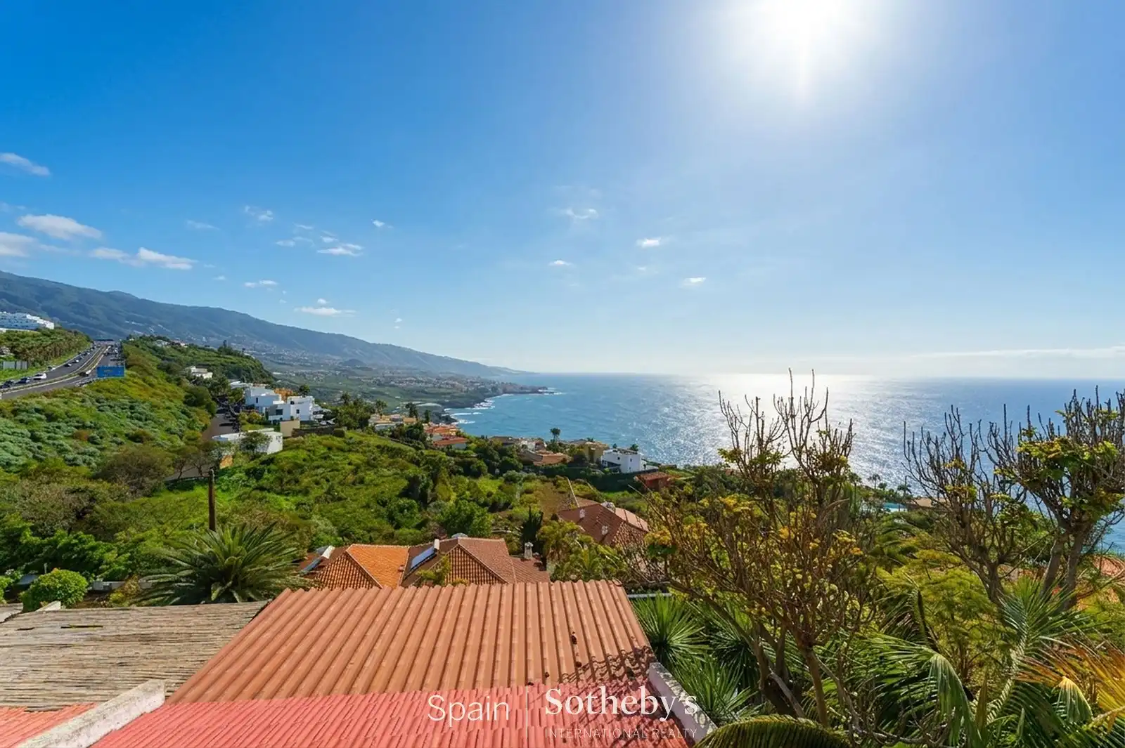 Vista exterior de Casa o xalet en venda en Santa Úrsula amb Aire condicionat, Calefacció i Jardí privat