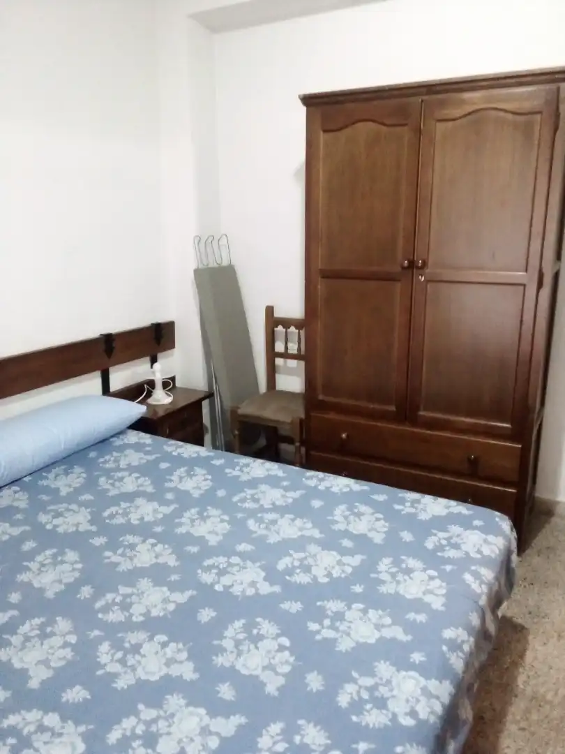 Habitación de Apartamento de alquiler en Granada con Amueblado, Lavadora y TV