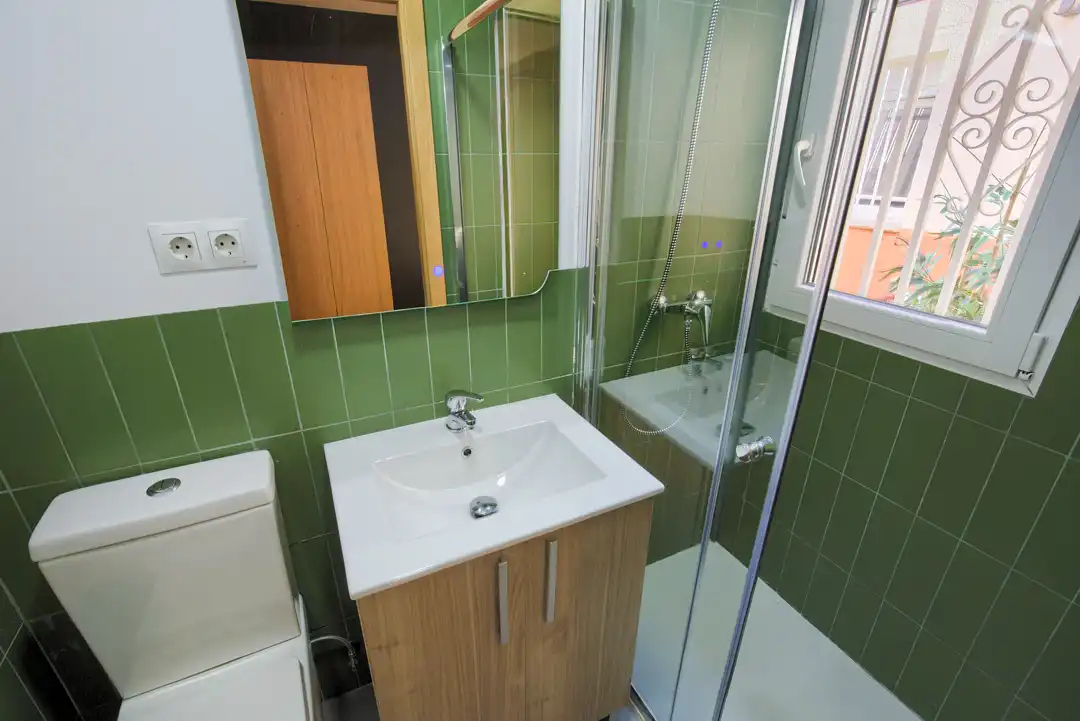 Bathroom of Houses for share in Madrid  with Air Conditioner, Heating and Terrace