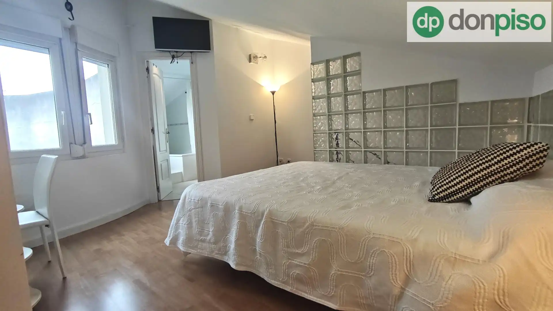 Dormitori de Dúplex en venda en Santander amb Calefacció i Moblat