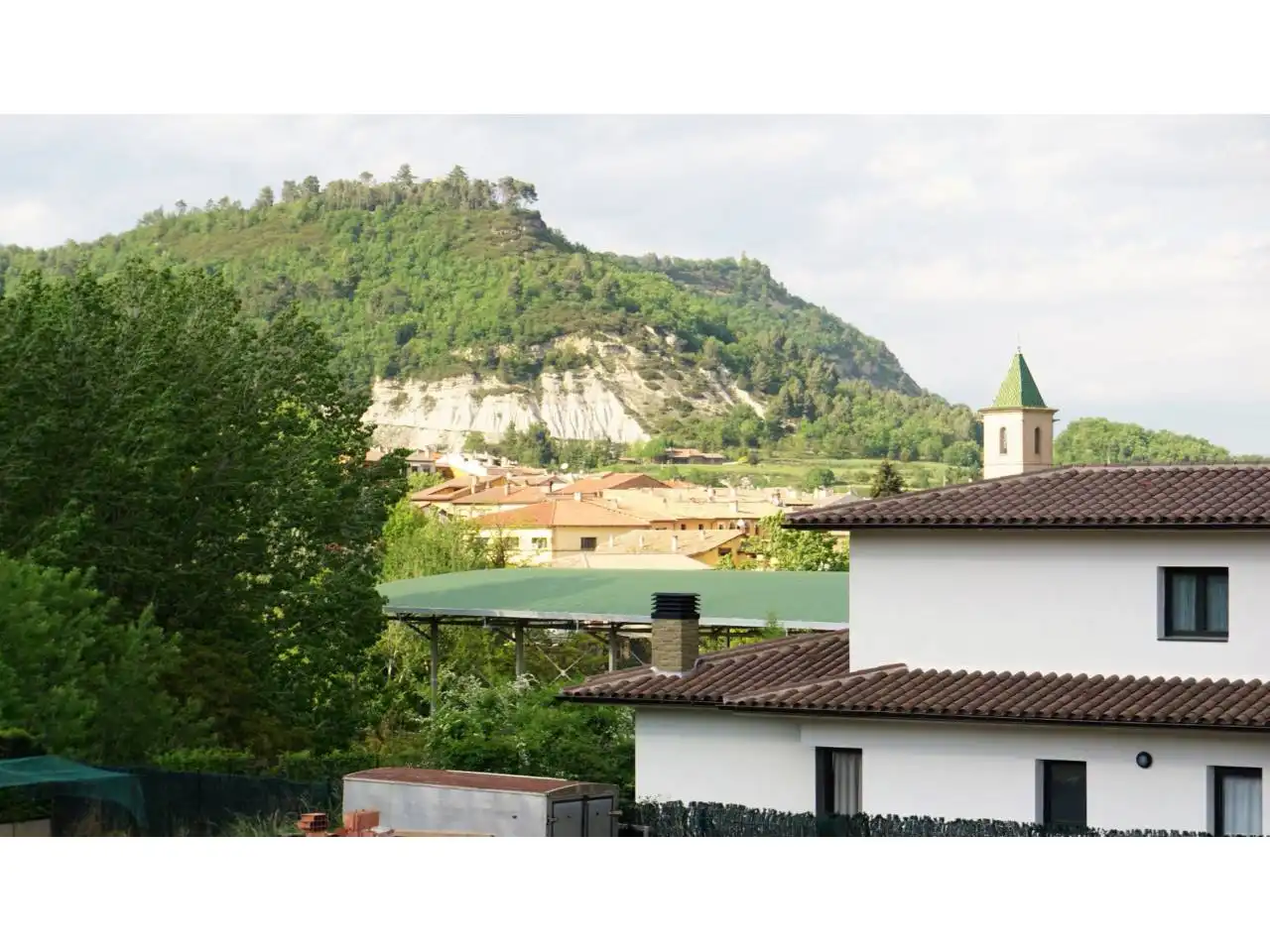 Vista exterior de Casa adosada de lloguer en Santa Eulàlia de Riuprimer amb Calefacció, Jardí privat i Terrassa
