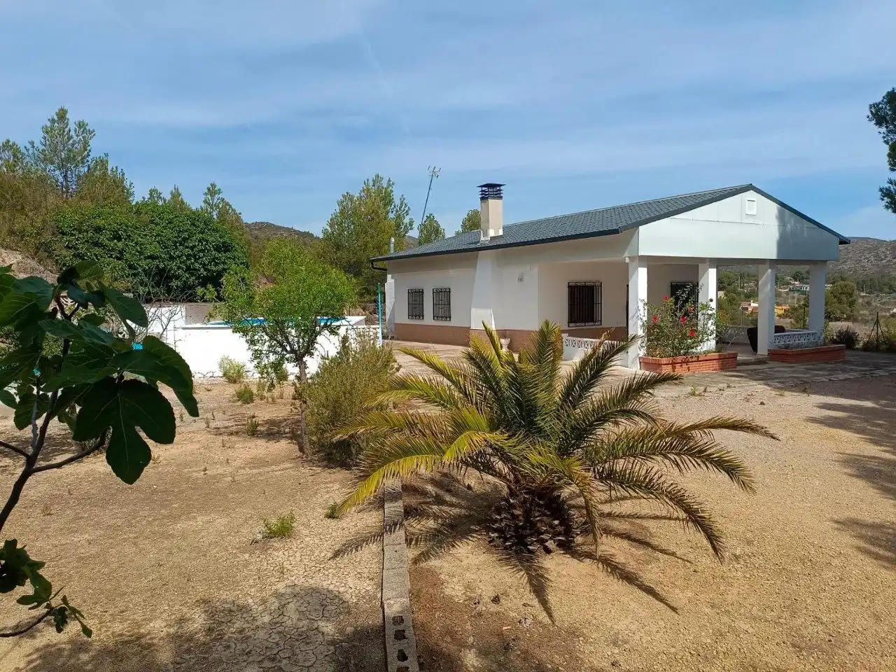 Vista exterior de Casa o xalet en venda en Chiva amb Calefacció, Jardí privat i Terrassa