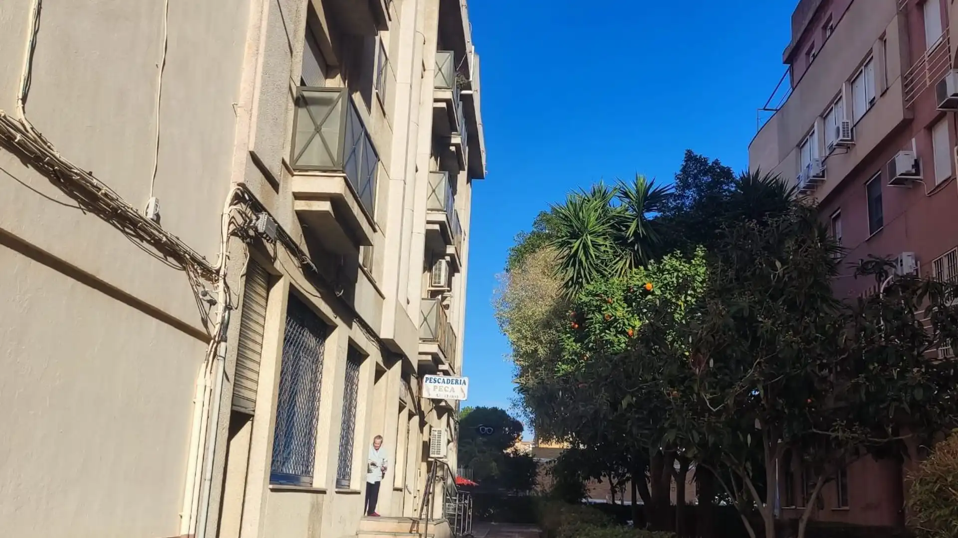 Vista exterior de Local en venta en  Huelva Capital