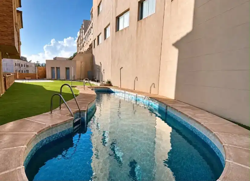 Piscina de Pis en venda en Roquetas de Mar amb Aire condicionat, Piscina i Balcó