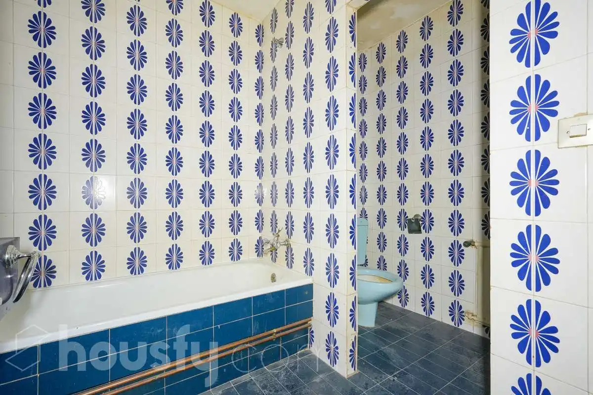 Baño de Apartamento en venta en Madrid con Calefacción, Terraza y Piscina comunitaria