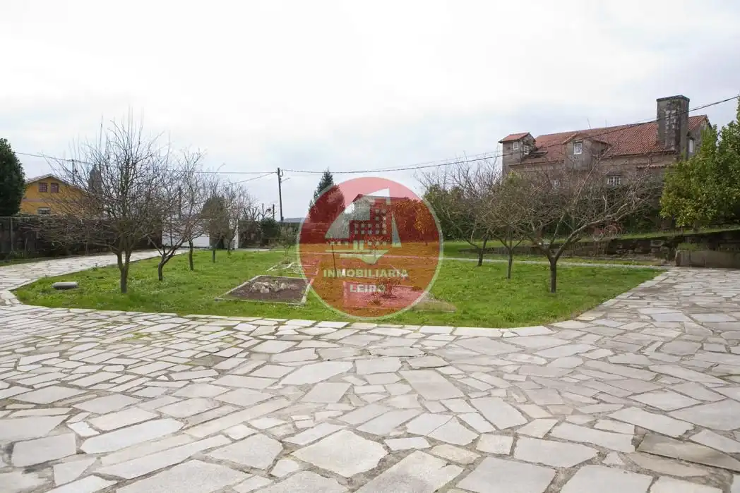 Jardí de Casa o xalet en venda en Pontevedra Capital  amb Jardí privat, Terrassa i Moblat