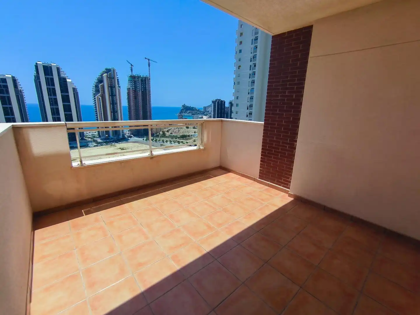 Terrasse von Wohnungen zum Verkauf in Benidorm mit Klimaanlage, Heizung und Privatgarten