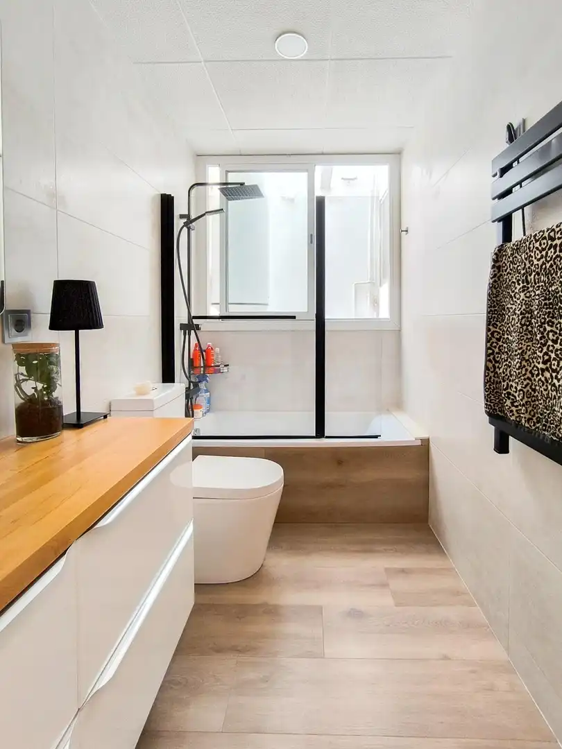 Baño de Ático en venta en Mataró con Parquet, Terraza y Piscina