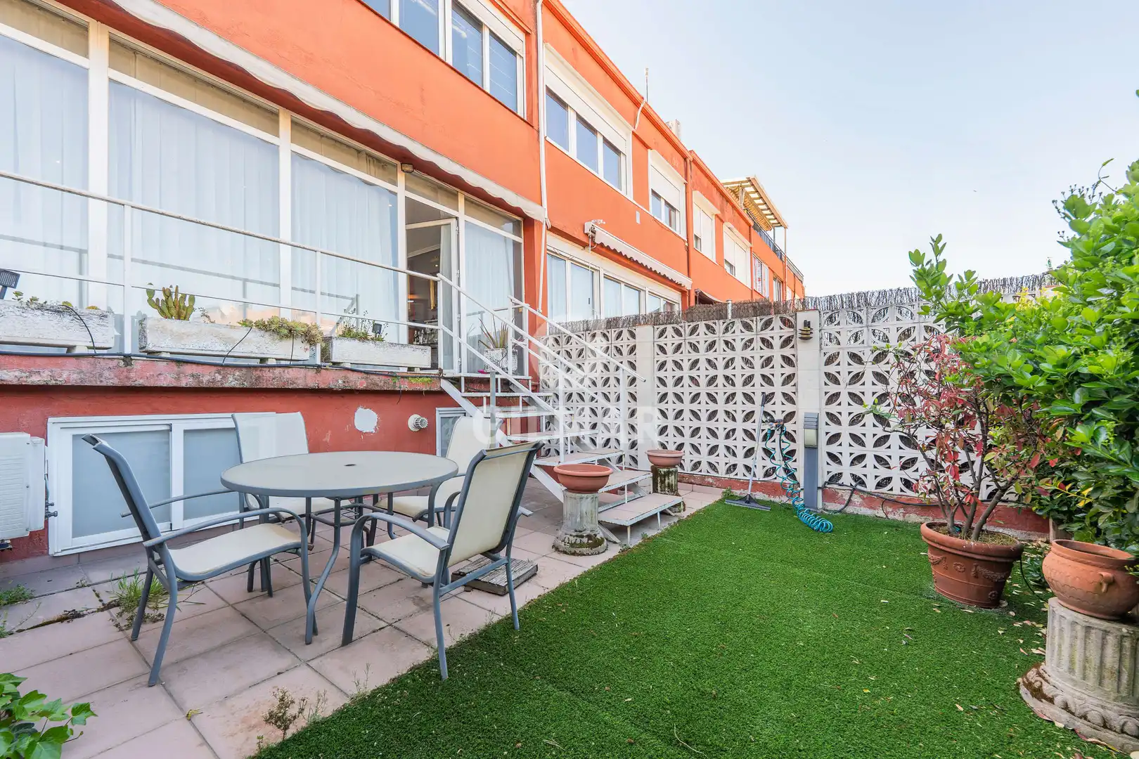 Terrasse von Einfamilien-Reihenhaus zum Verkauf in Pozuelo de Alarcón mit Heizung, Privatgarten und Schwimmbad