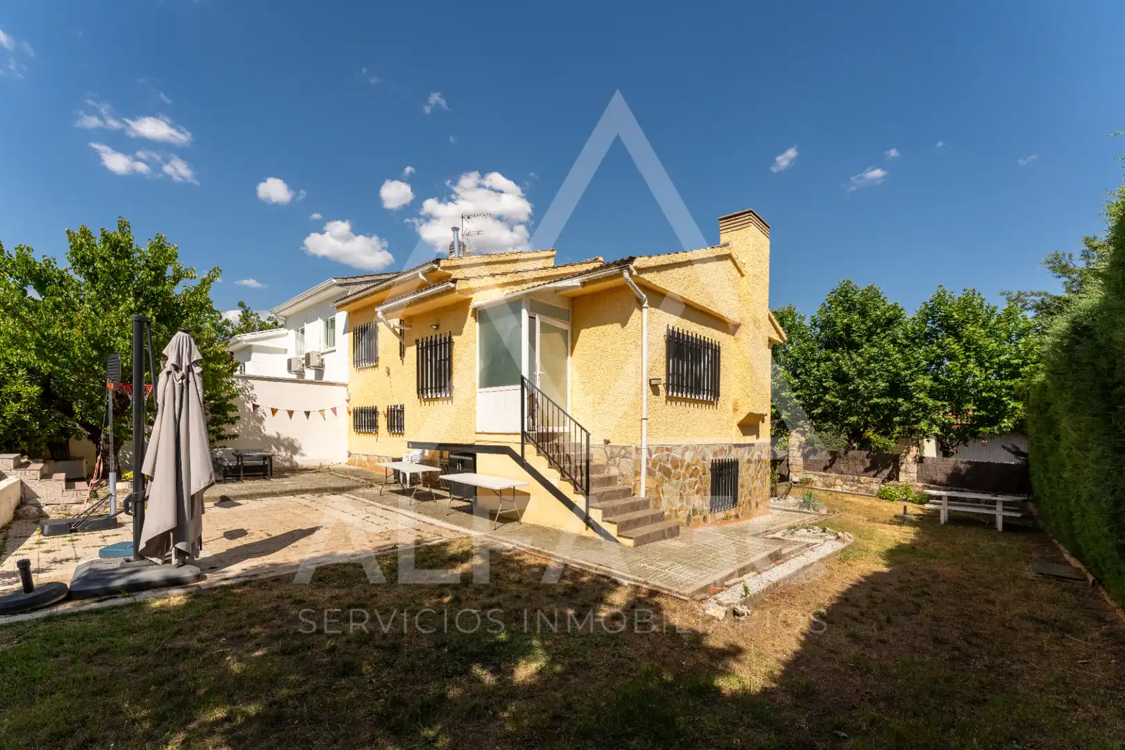Jardí de Casa adosada en venda en Pedrezuela amb Jardí privat, Terrassa i Traster