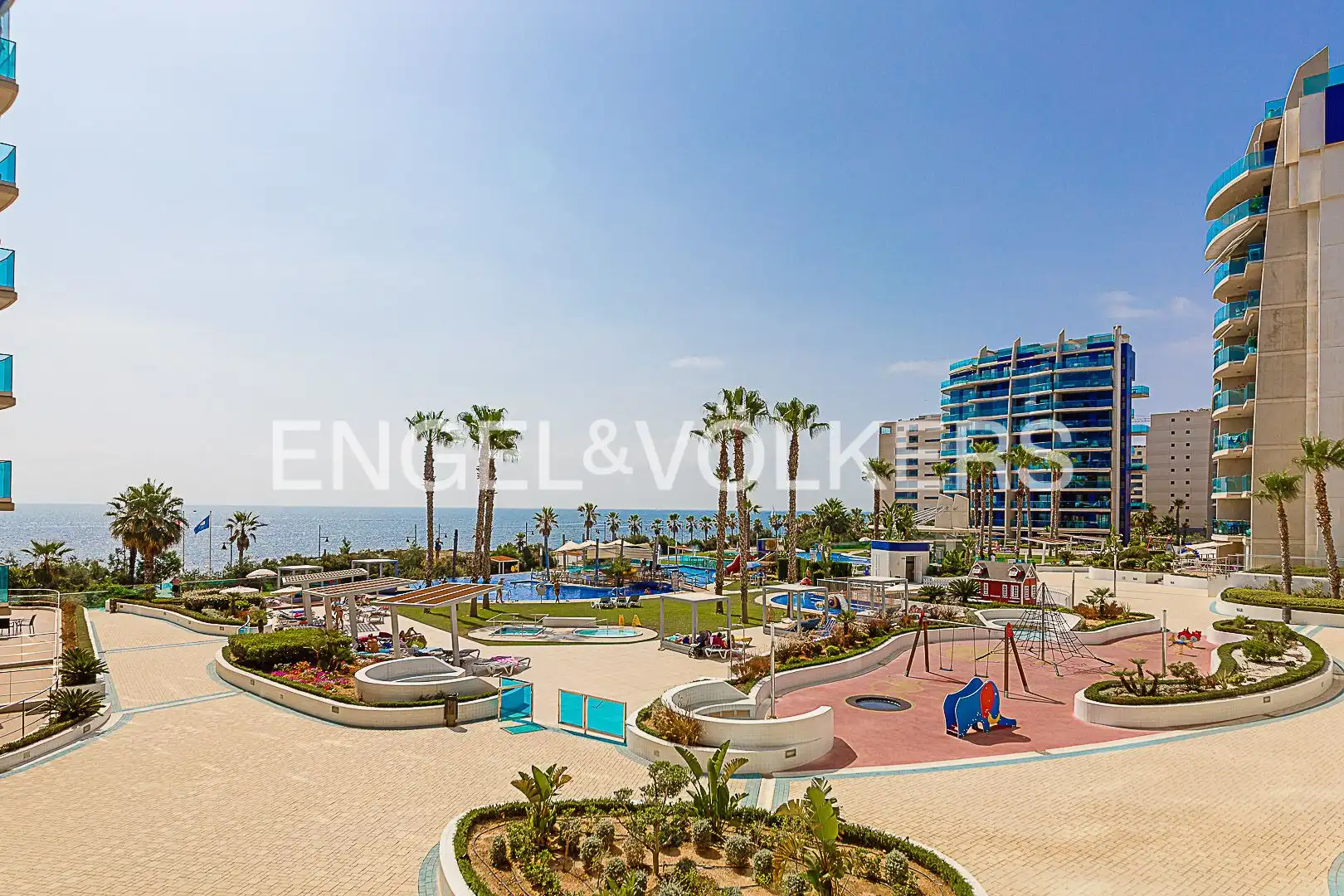 Schwimmbecken von Erdgeschoss zum Verkauf in Torrevieja mit Klimaanlage, Heizung und Terrasse