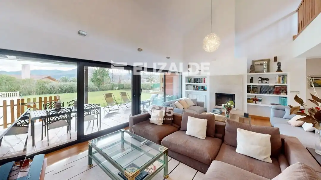Sala d'estar de Casa o xalet en venda en Hondarribia amb Calefacció, Jardí privat i Terrassa