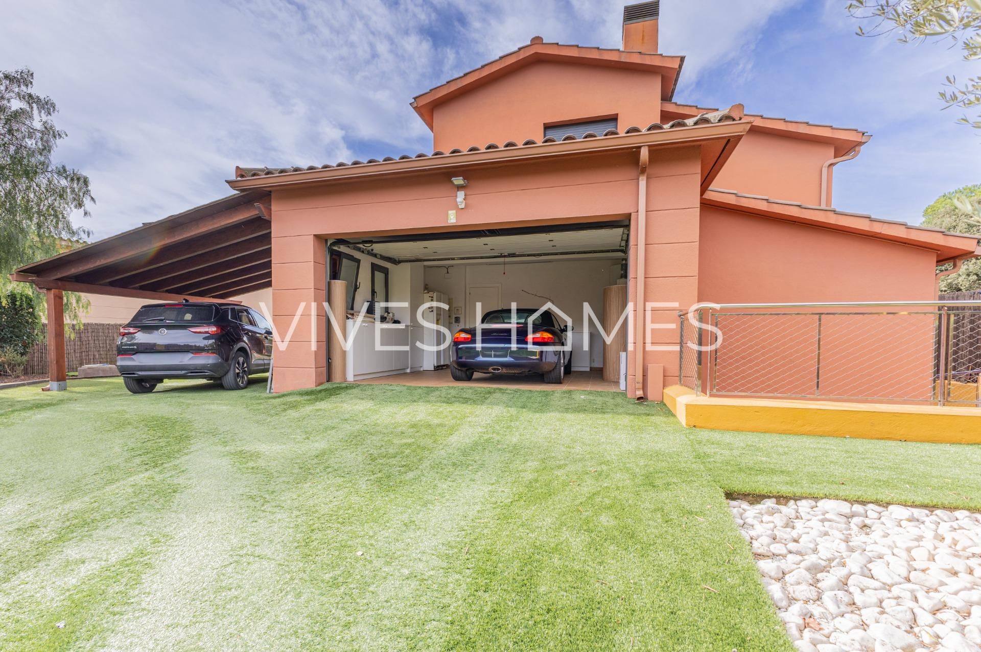 Exterior view of House or chalet for sale in La Roca del Vallès  with Air Conditioner, Heating and Private garden