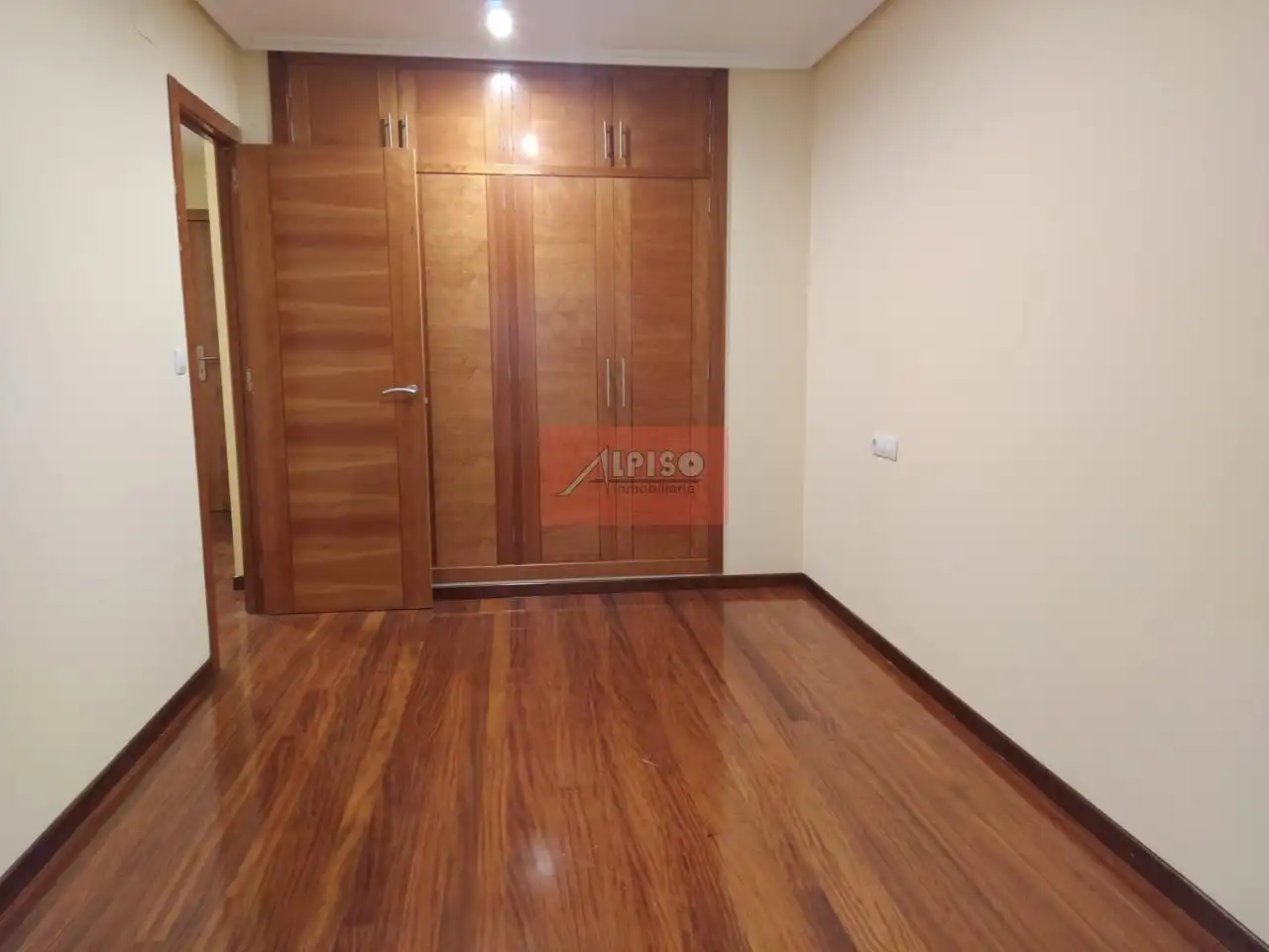Bedroom of Apartments for rent in Ourense Capital   with Heating, Parquet flooring and Terrace