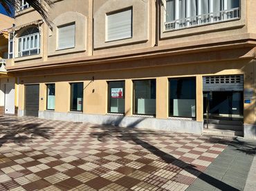 Local comercial de lloguer a Torrenueva Costa