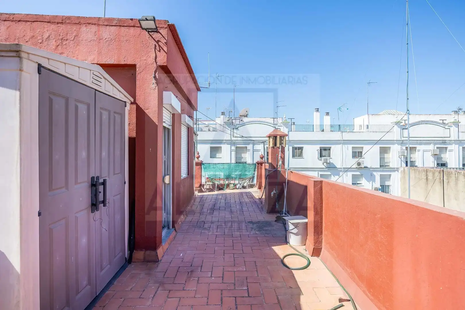 Vista exterior de Casa o chalet en venta en Camas con Aire acondicionado, Terraza y Trastero