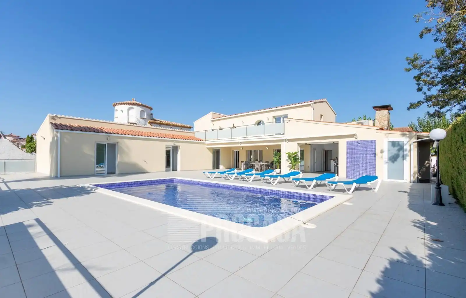 Chalet con piscina en venta en Cap Ras - Creus - Falconera