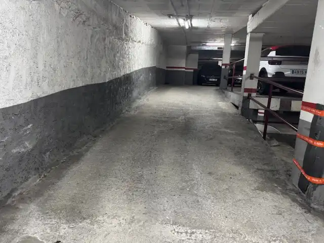 Parkplatz von Garage zum Verkauf in Barcelona mit Alarm