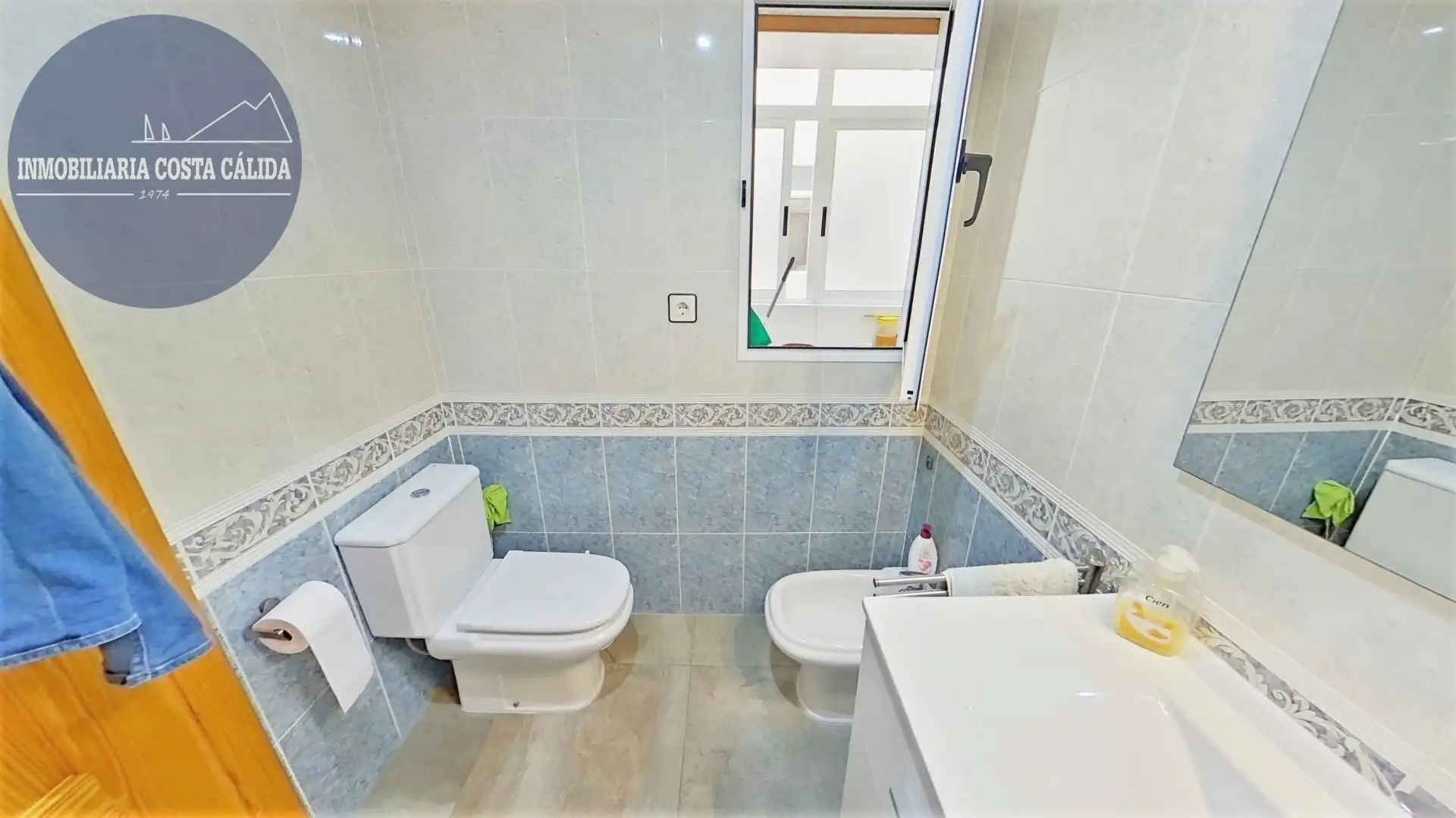 Badezimmer von Wohnung zum Verkauf in Águilas mit Balkon