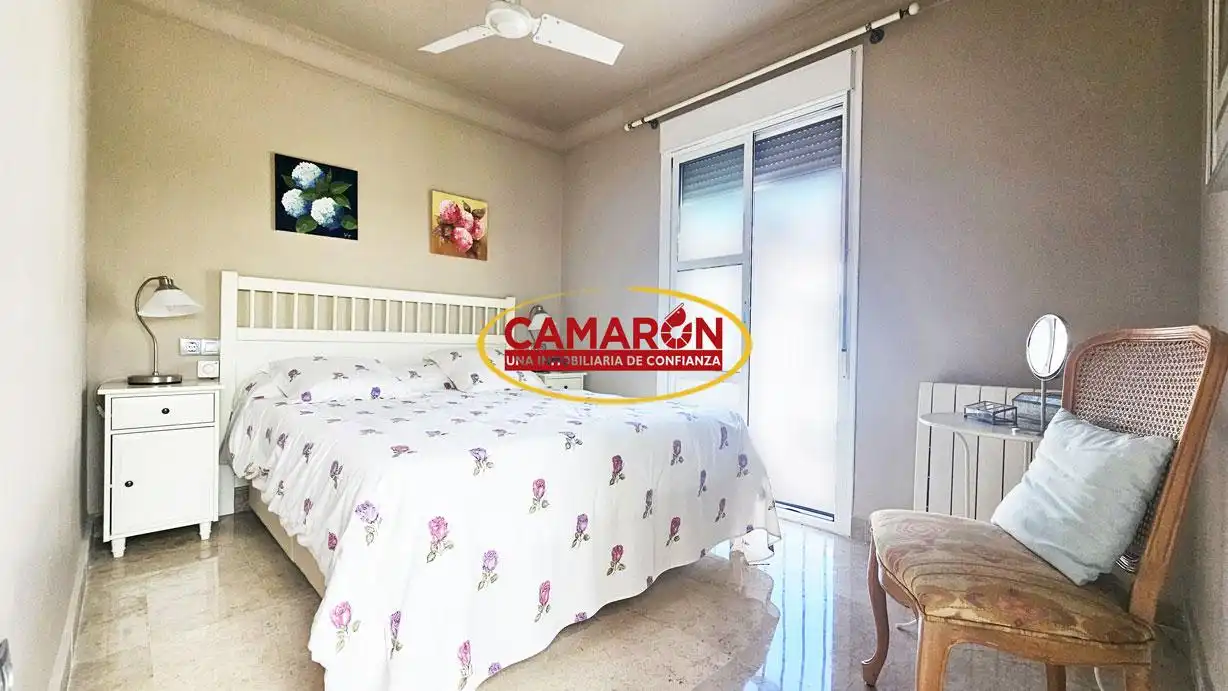 Habitación de Casa adosada en venta en La Puebla del Río con Trastero y Amueblado