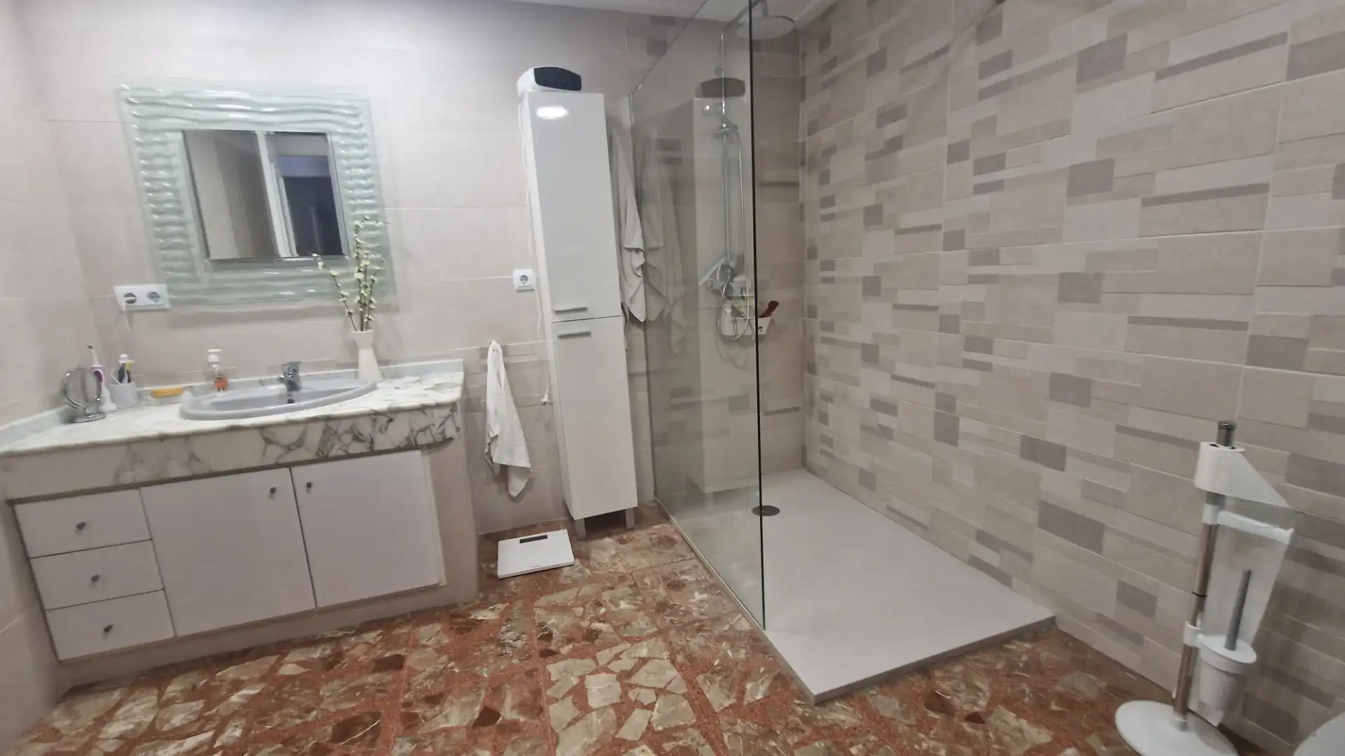 Baño de Casa adosada en venta en Pineda de Mar con Aire acondicionado, Calefacción y Jardín privado