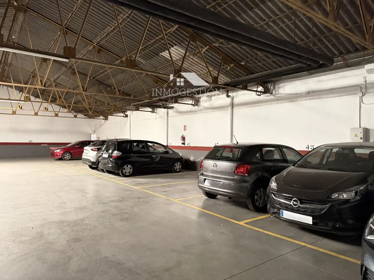 Aparcament de Pis en venda en Albacete amb Calefacció, Terrassa i Moblat