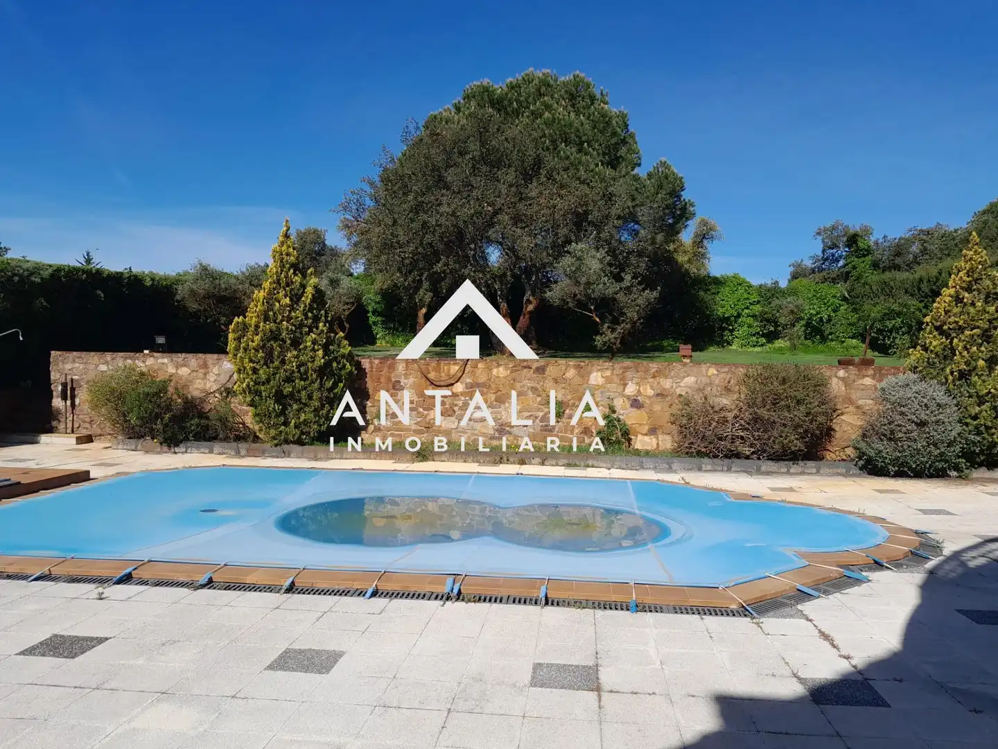 Piscina de Casa o xalet en venda en Cáceres amb Aire condicionat, Calefacció i Terrassa