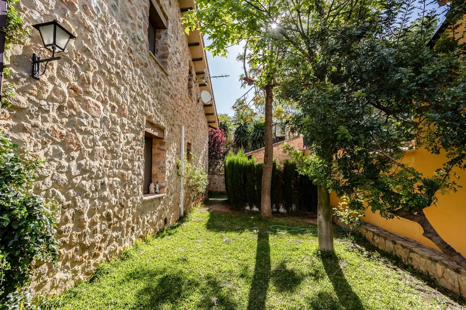 Jardí de Casa o xalet en venda en Pedralba amb Aire condicionat, Calefacció i Jardí privat