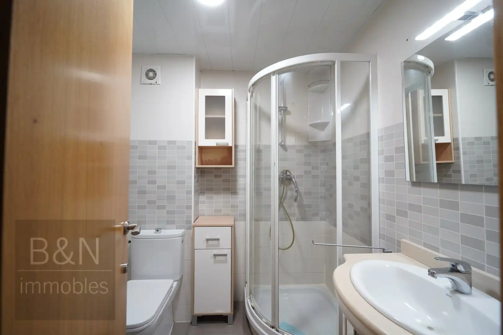 Bathroom of Flat for sale in Terrassa  with Air Conditioner, Heating and Balcony