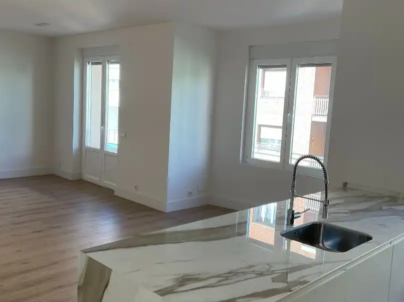 Wohnzimmer von Wohnung zur Miete in  Madrid Capital mit Klimaanlage, Terrasse und Balkon