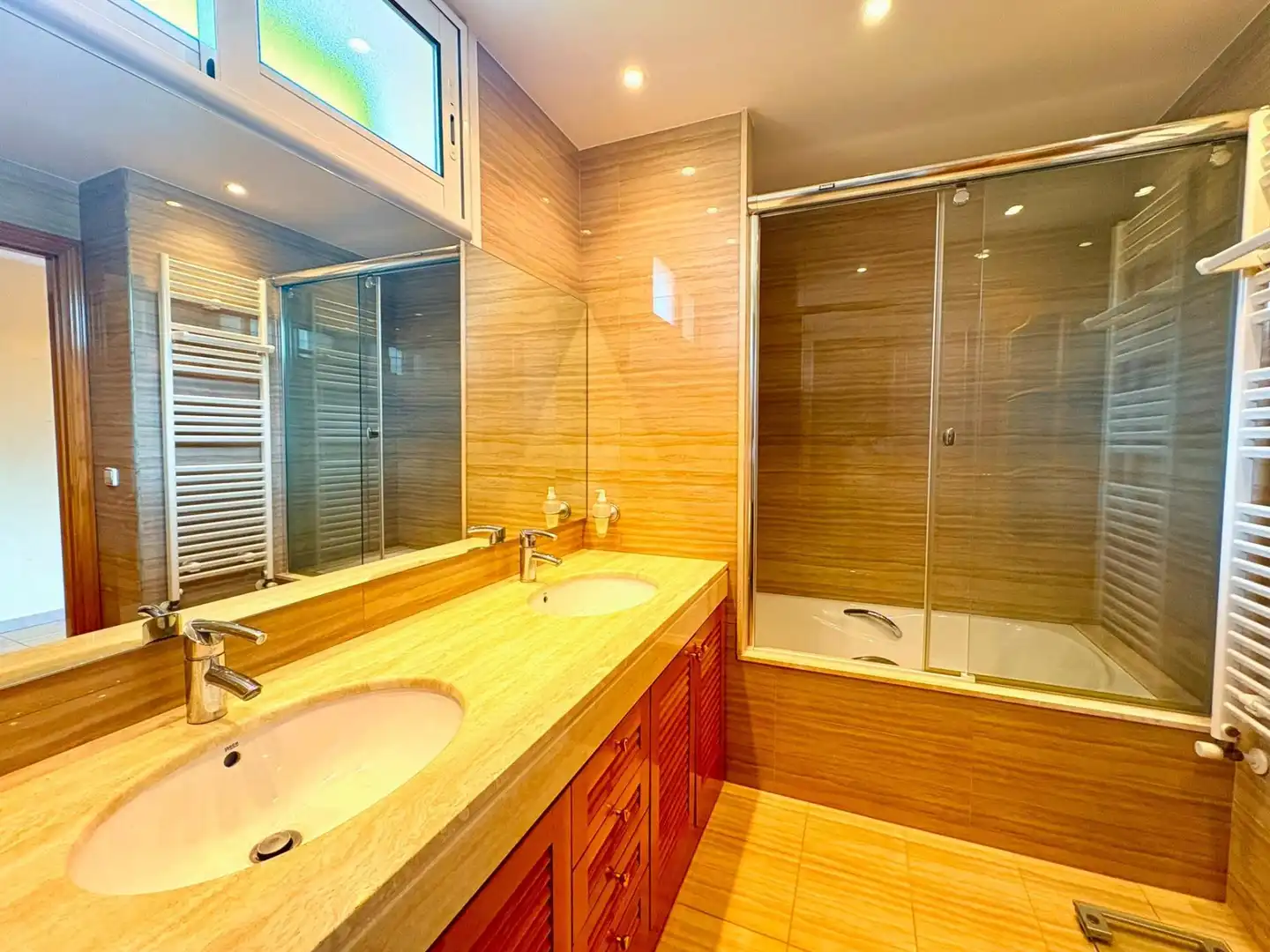 Baño de Casa o chalet en venta en Vilamalla con Aire acondicionado, Calefacción y Terraza