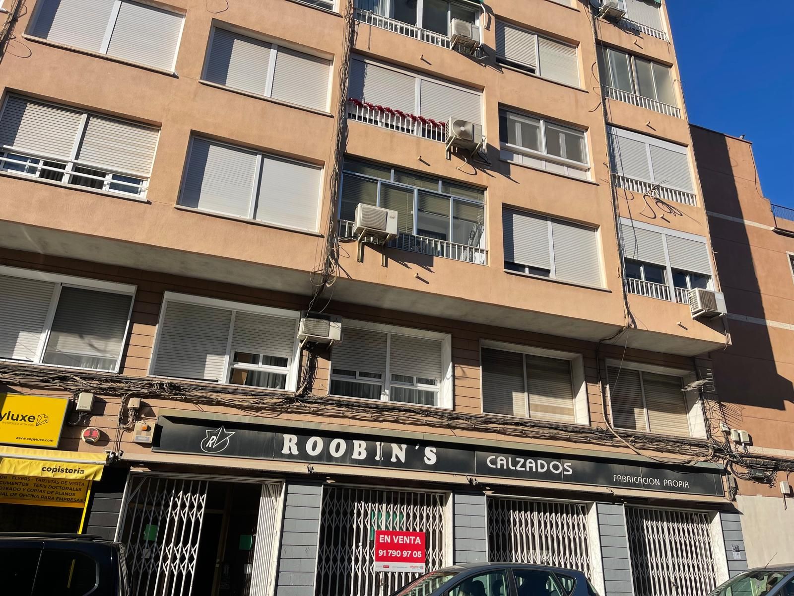 Vista exterior de Local en venta en Elda