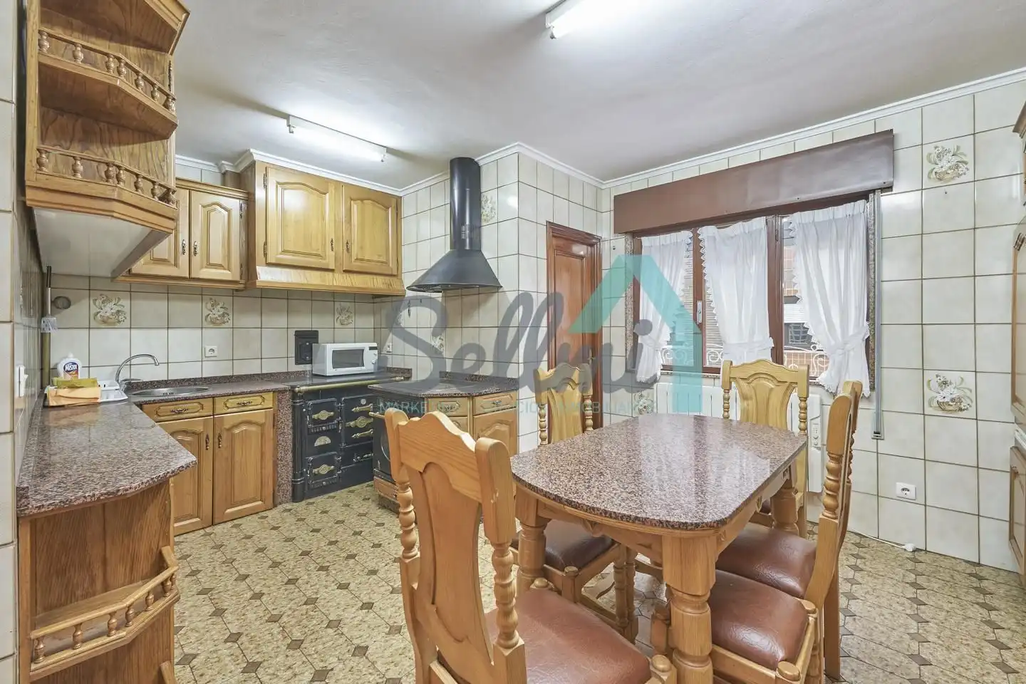Küche von Wohnung zum Verkauf in Aller mit Parkett, Abstellraum und Möbliert