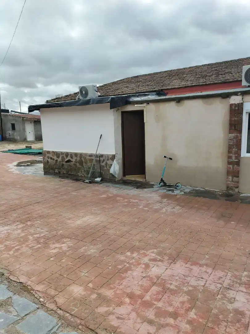 Vista exterior de Finca rústica en venda en Albarreal de Tajo amb Aire condicionat, Calefacció i Jardí privat