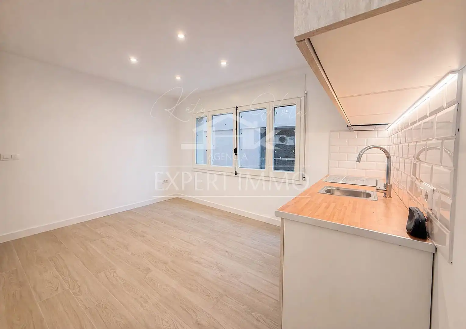 Cuina de Apartament en venda en Palau-saverdera amb Terrassa i Traster