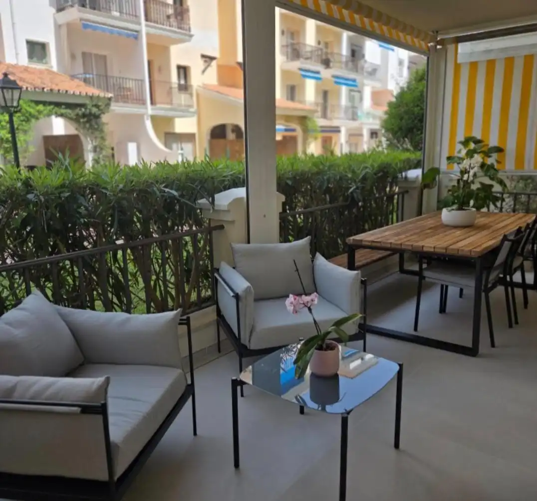 Appartement compact avec piscine à vendre à Nueva Andalucía
