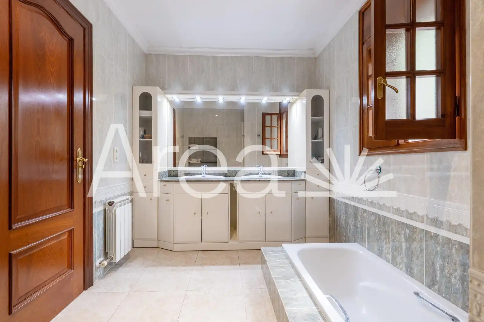 Bany de Casa o xalet en venda en Mataró amb Jardí privat, Terrassa i Piscina