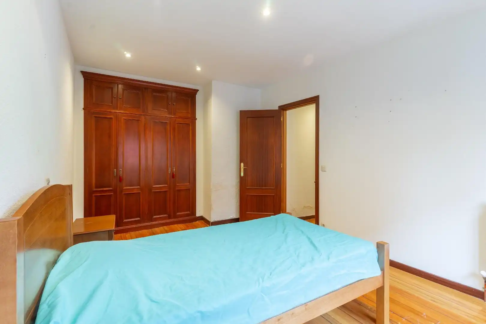 Schlafzimmer von Dachboden zum Verkauf in Oviedo  mit Heizung und Möbliert