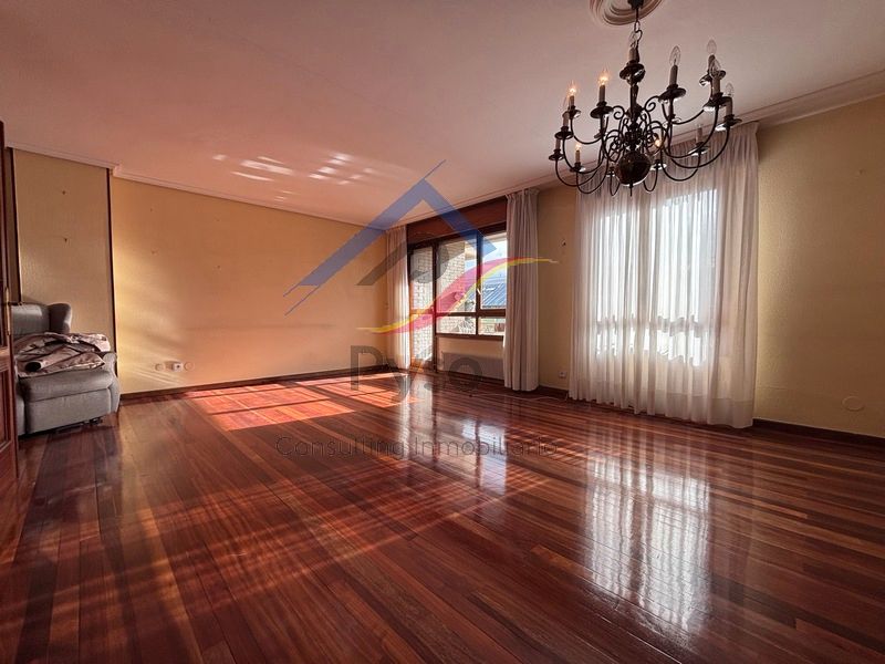 Sala d'estar de Pis en venda en Santander amb Calefacció, Parquet i Terrassa
